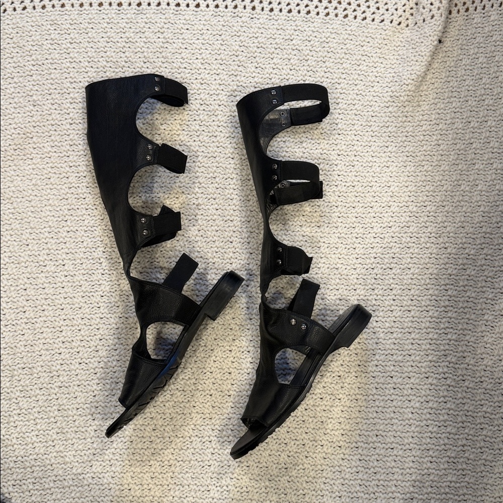 STUART WEITZMAN Tall Cut Out Gladiator Sandals Flats Boot Shoe
6/5 M - Picture 6 of 12